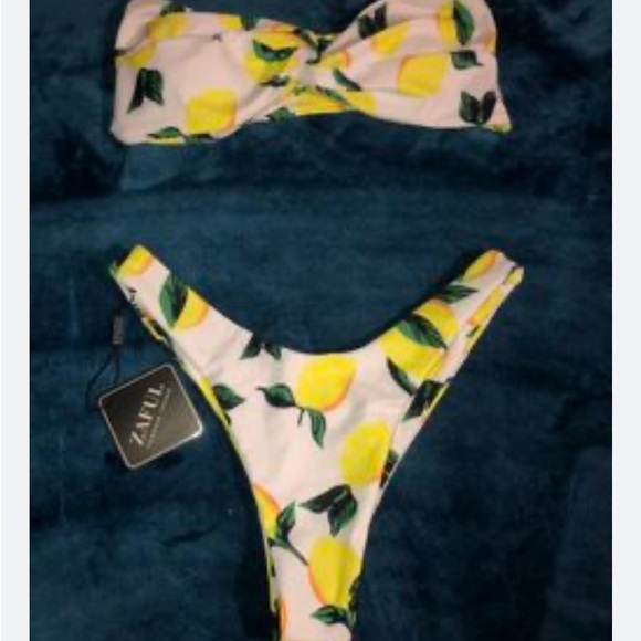 Yellow Lemon Print Bikini Set. For the love of LEMONS 🍋 - Picture 7 of 8